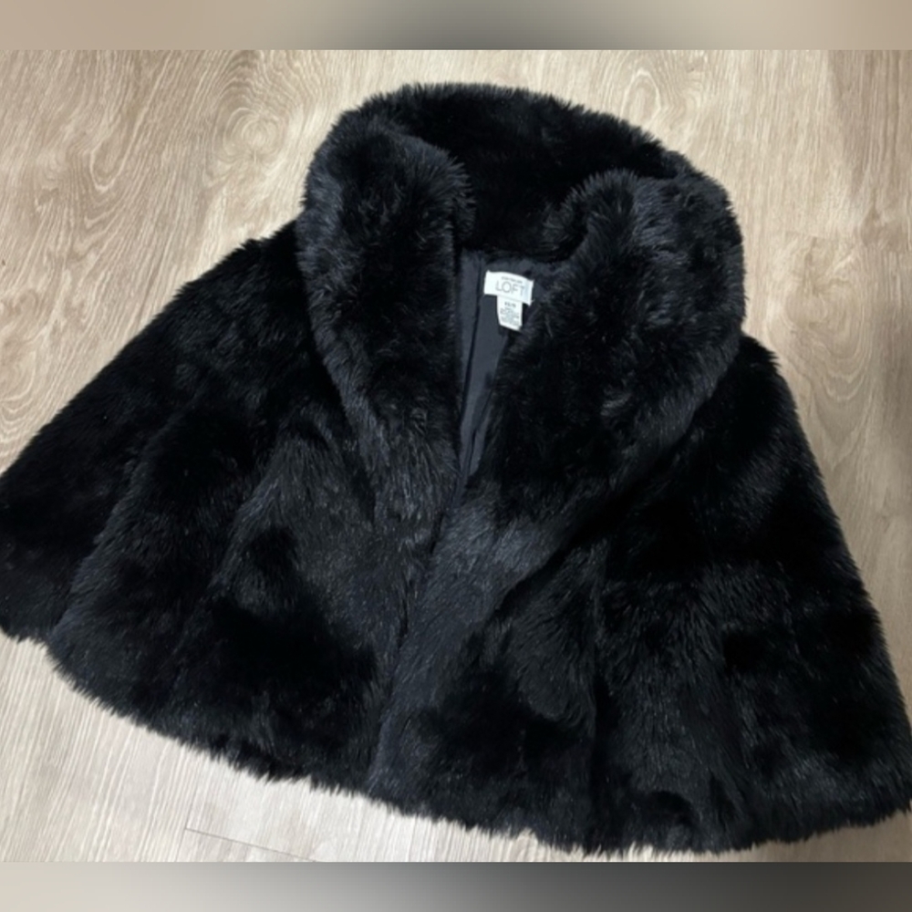 LOFT Luxurious Faux Fur Cape-Great For Formal Occasions!! BLACK Available Only!! - Picture 5 of 9